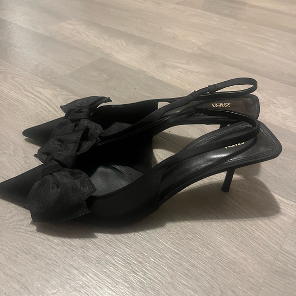Zara Black Slingback kitten Heels with Bow - Picture 3 of 10